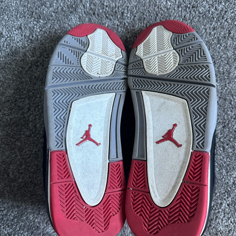 2012 Jordan Bred 4’s worn 4-5 times. Only flaw is paint chipping on mid sole. - Picture 4 of 6